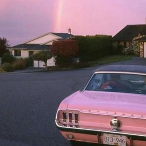 一个吃奶两个添麻逼
