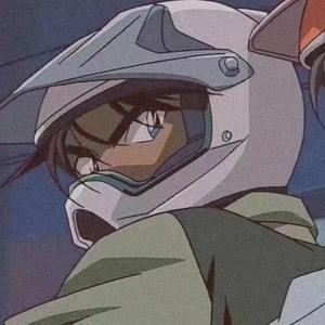 一个吃奶两个添麻逼
