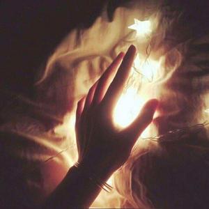 一个吃奶两个添麻逼
