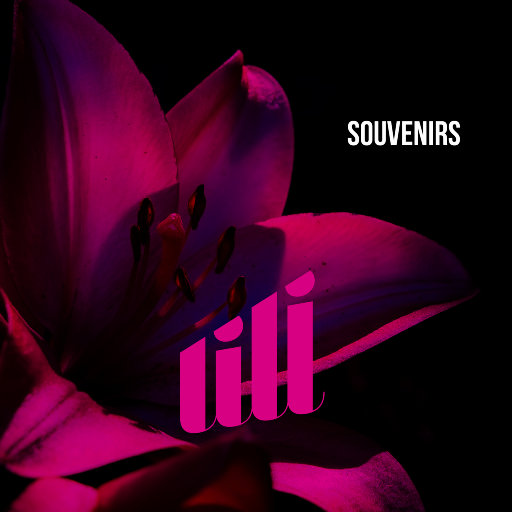 一个吃奶两个添麻逼
